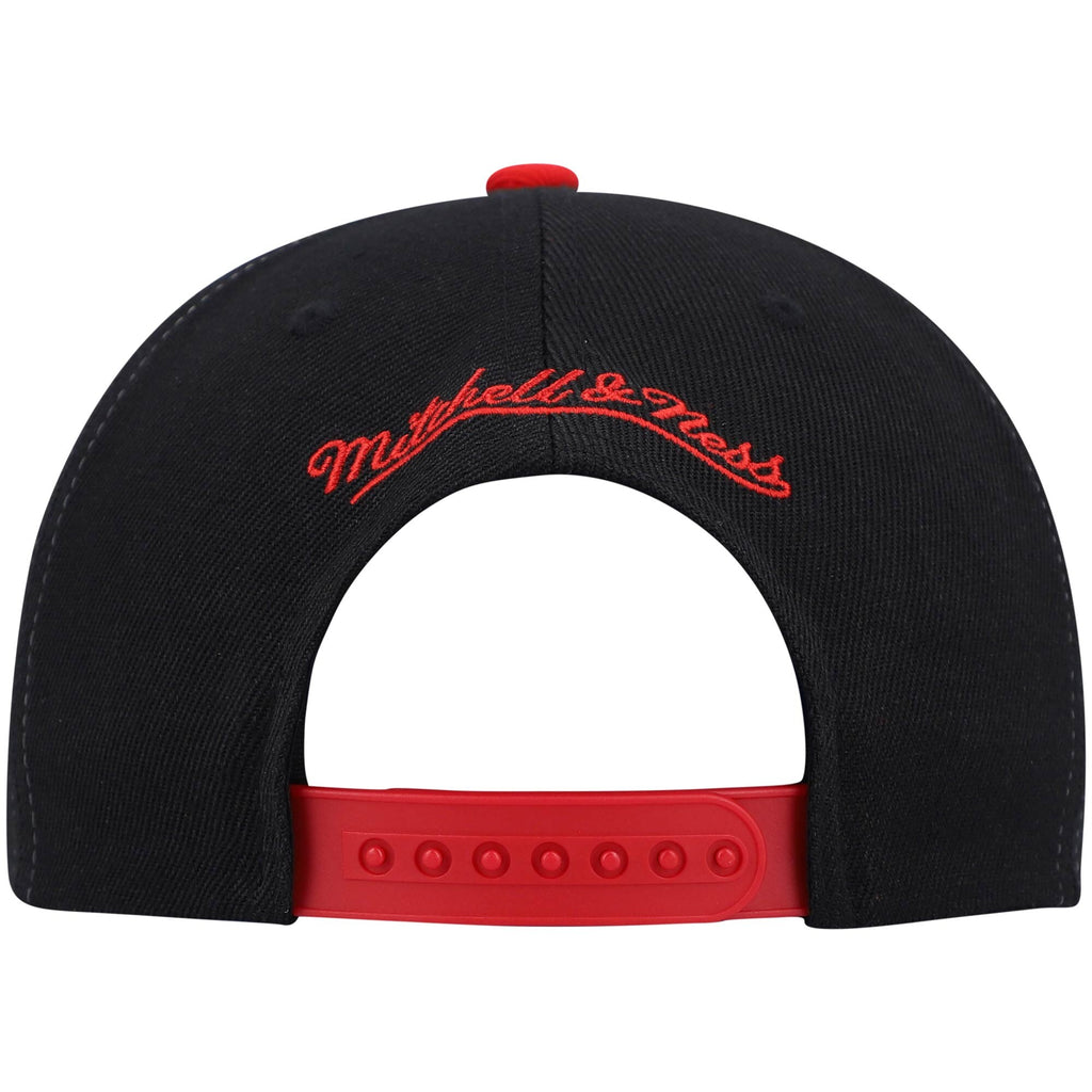 MENS MITCHELL & NESS NBA SHARKTOOTH SNAPBACK HWC BULLS - BLACK-RED