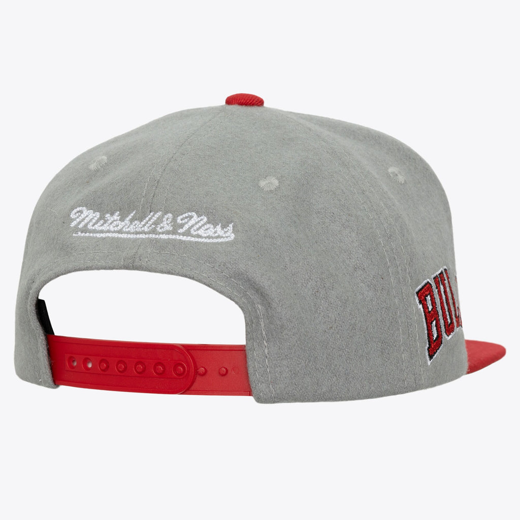 Mens Mitchell & Ness NBA MELT STITCH SNAPBACK BULLS