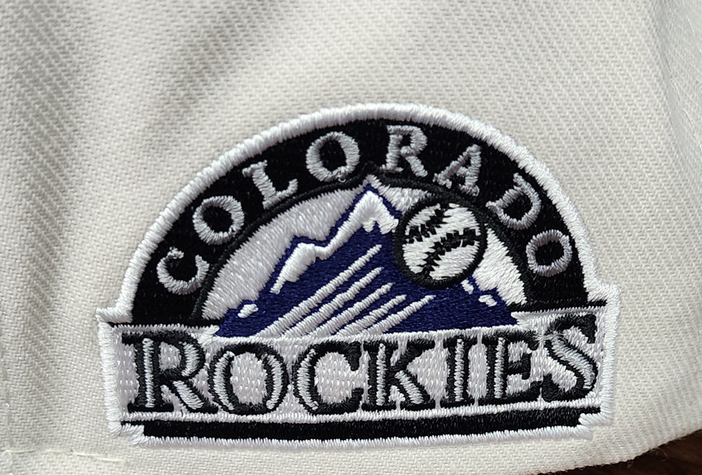 [HP11517-CROOFWH] MENS MITCHELL & NESS MLB OFF WORD PRO SNAPBACK COOP ROCKIES