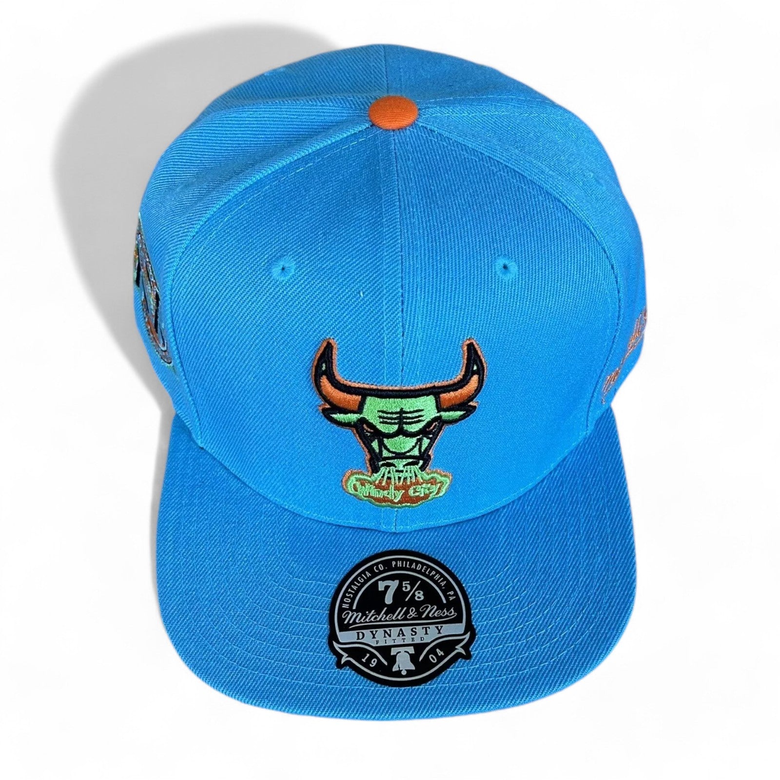 MENS MITCHELL & NESS NBA MYSTERY VAN FITTED HWC BULLS - BLUE