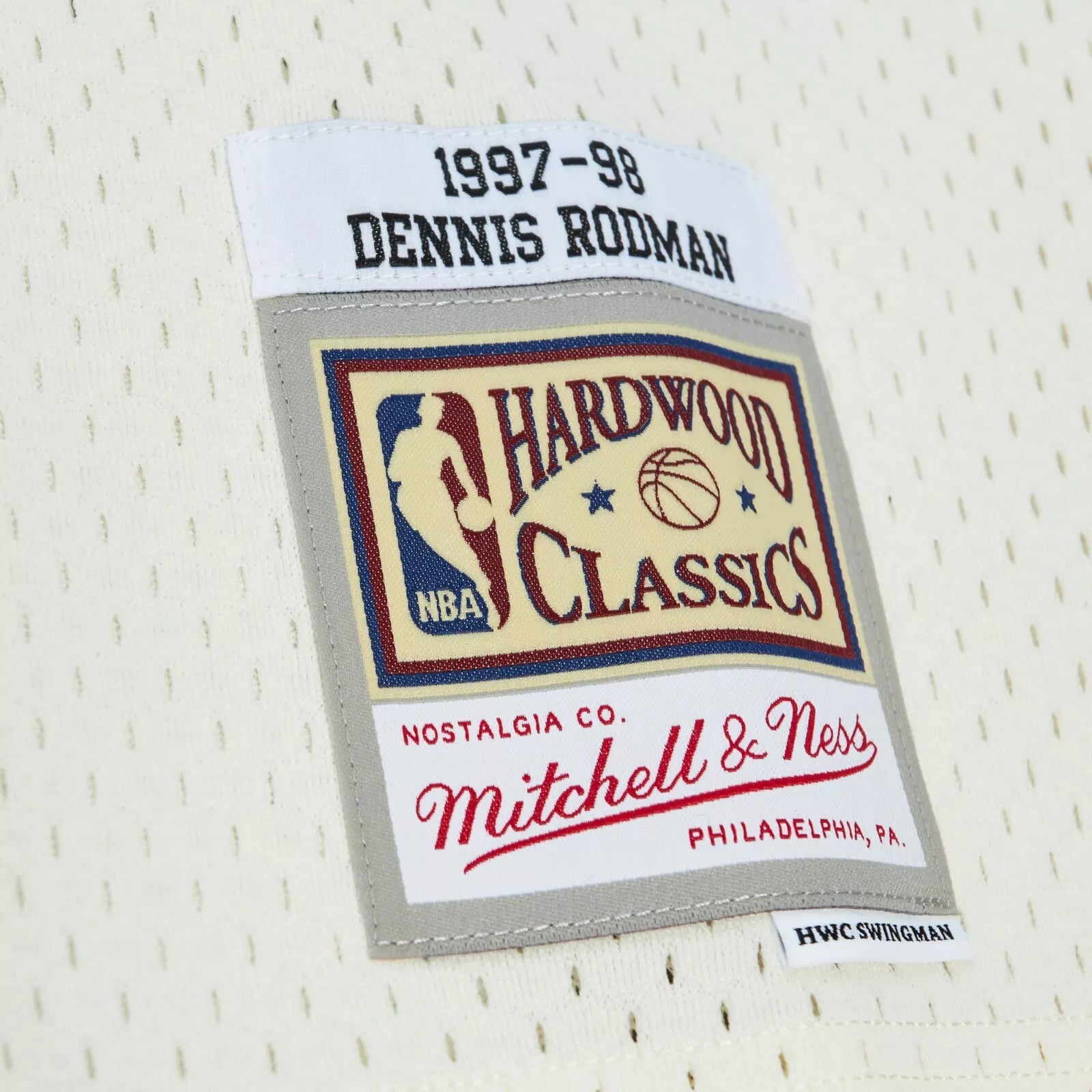 MENS MITCHELL & NESS CREAM TEAM COLOR SWINGMAN JERSEY BULLS 1997 DENNIS RODMAN