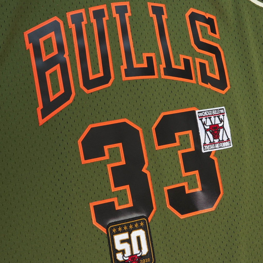 MENS MITCHELL & NESS FLIGHT SWINGMAN JERSEY BULLS 1997 SCOTTIE PIPPEN