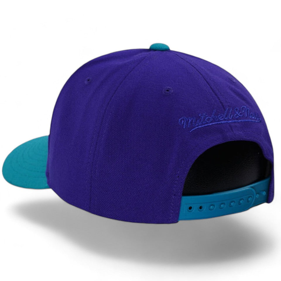 Mens MITCHELL & NESS NBA BOOM TEXT PRO SNAPBACK HWC HORNETS