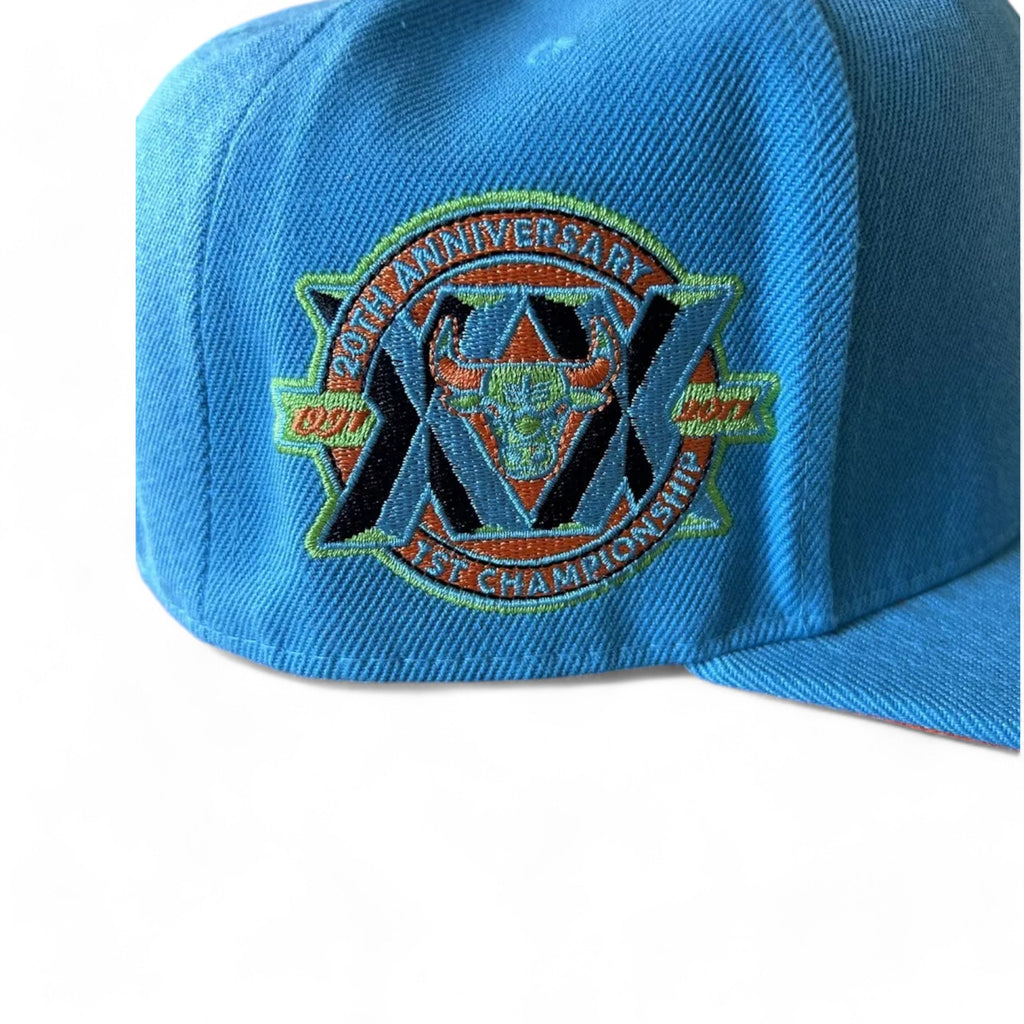 MENS MITCHELL & NESS NBA MYSTERY VAN FITTED HWC BULLS - BLUE