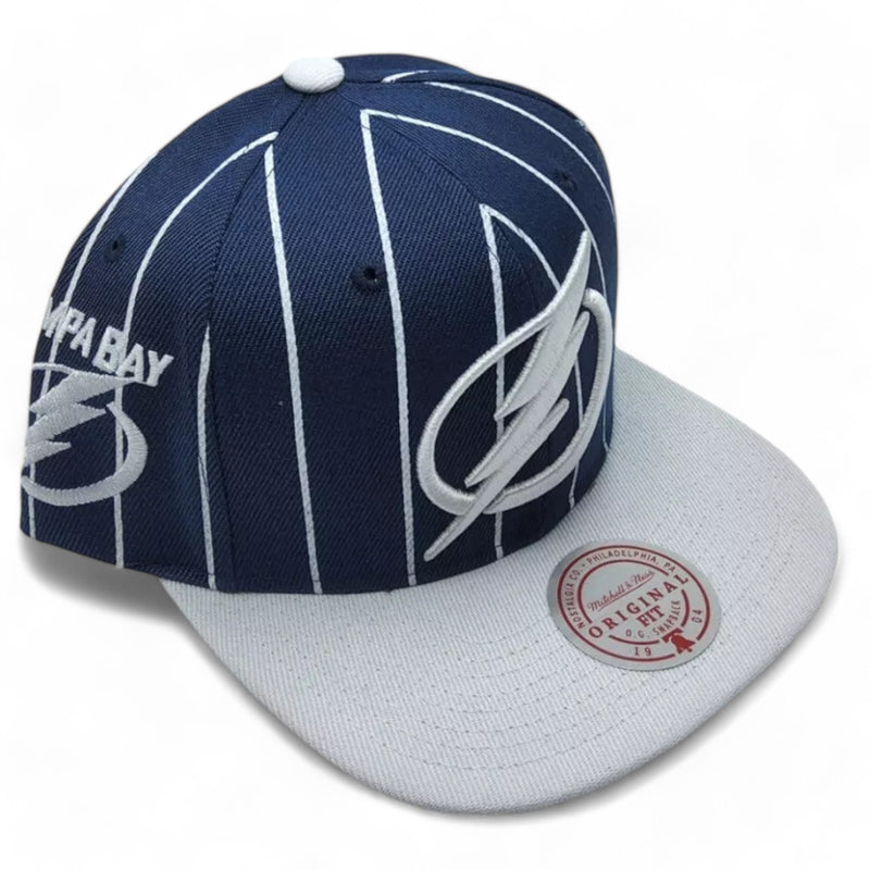 MENS MITCHELL & NESS NHL TEAM PIN SNAPBACK LIGHTNING - NAVY-WHITE