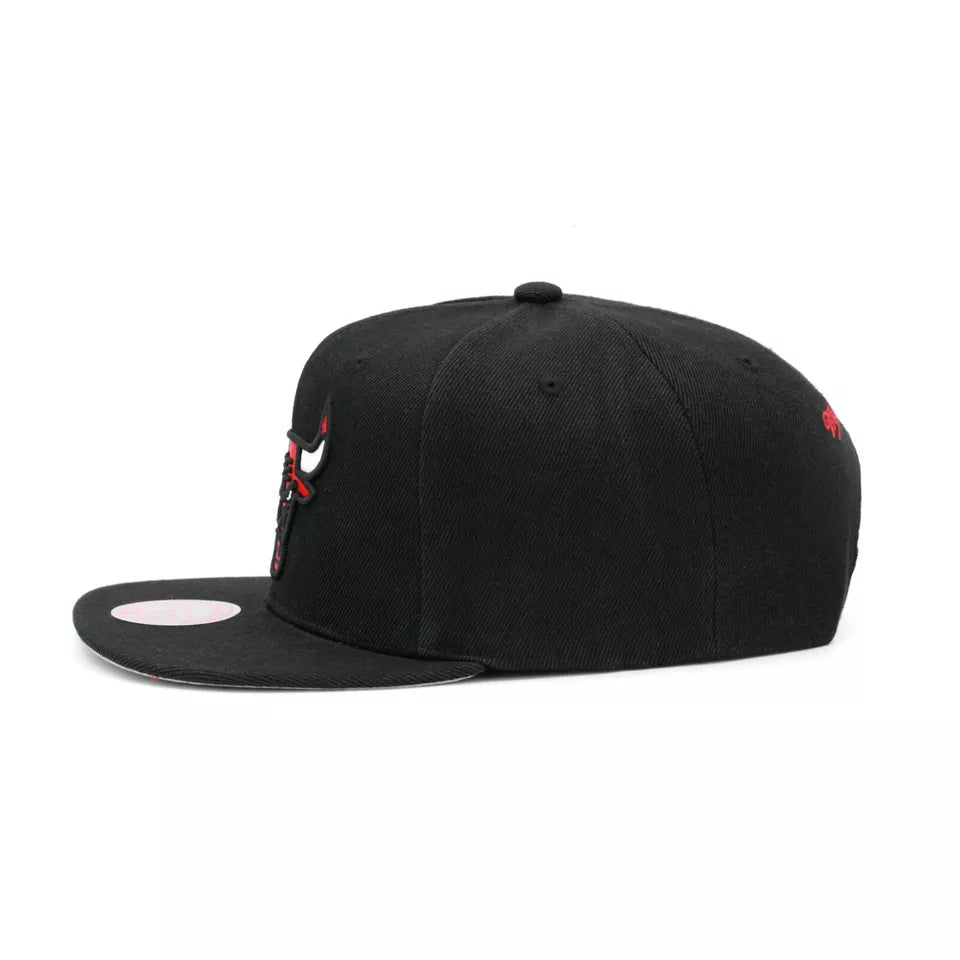 MENS MITCHELL & NESS NBA CORE BASIC SNAPBACK BULLS - BLACK