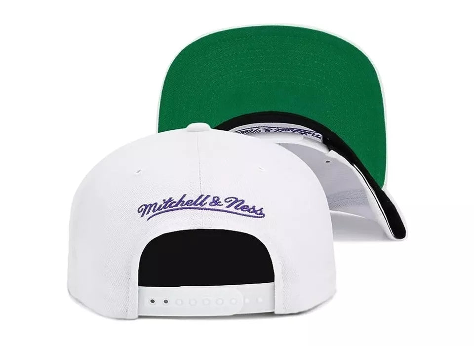 MENS MITCHELL & NESS NBA CORE BASIC SNAPBACK HWC BUCKS - WHITE
