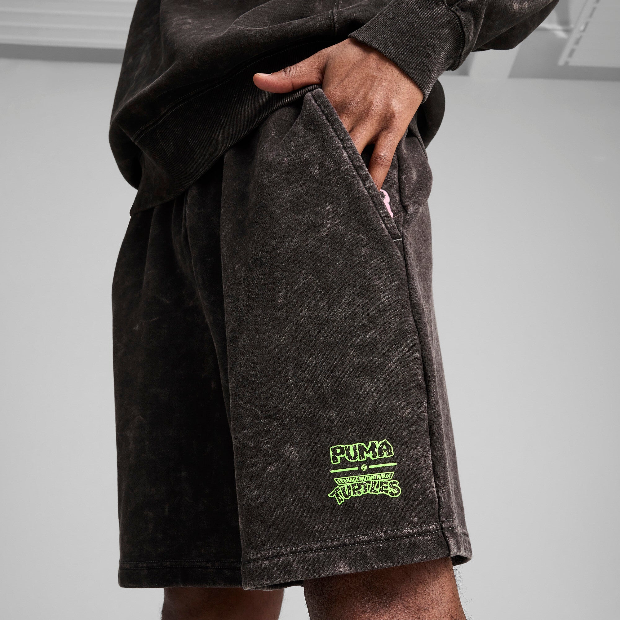 [630101-01] Mens Puma X TMNT RELAXED SHORTS 7 TR