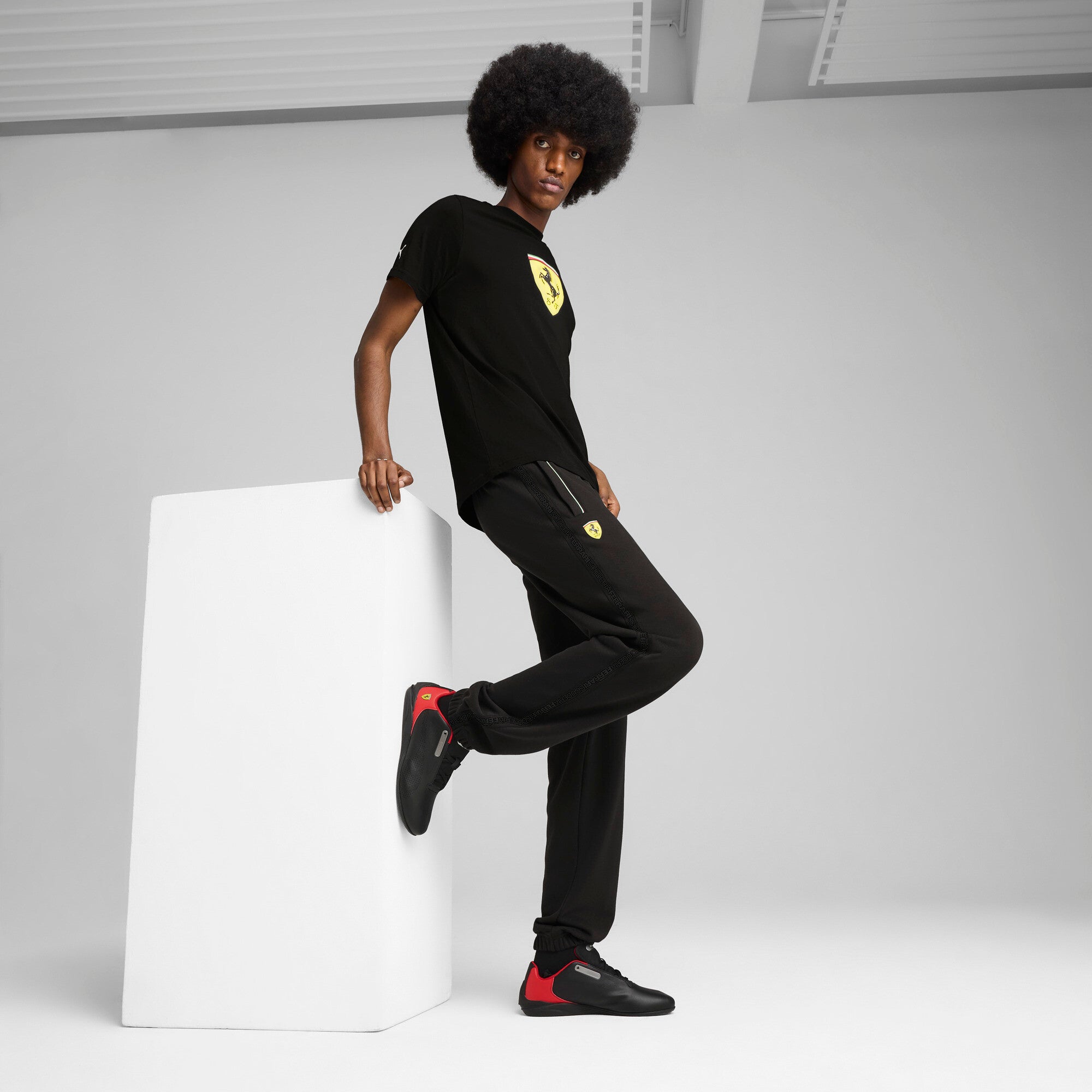 [630183-01] MENS PUMA FERRARI RACE SWEATPANTS