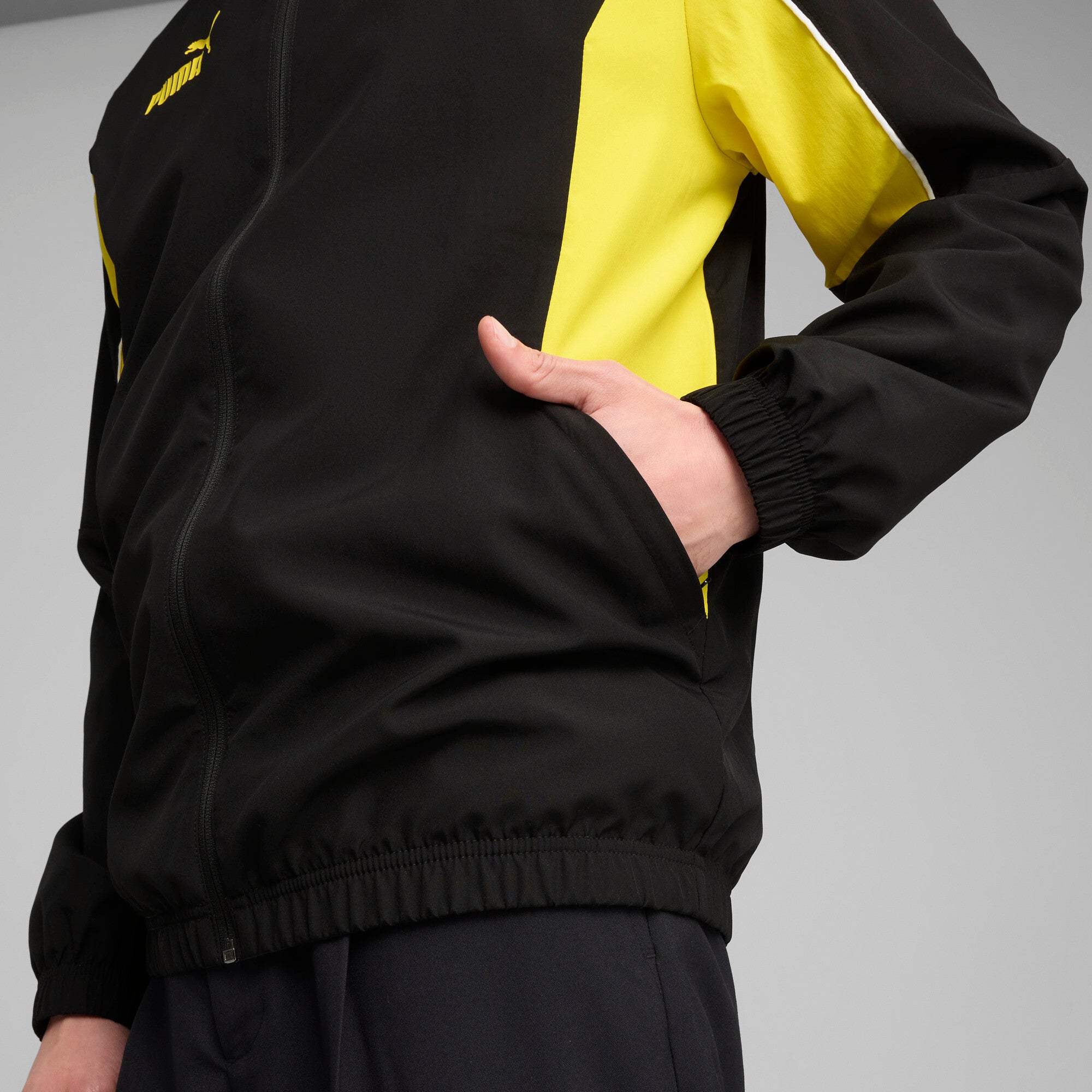 [779108-02] Mens Puma BVB FTBLARCHIVE JACKET