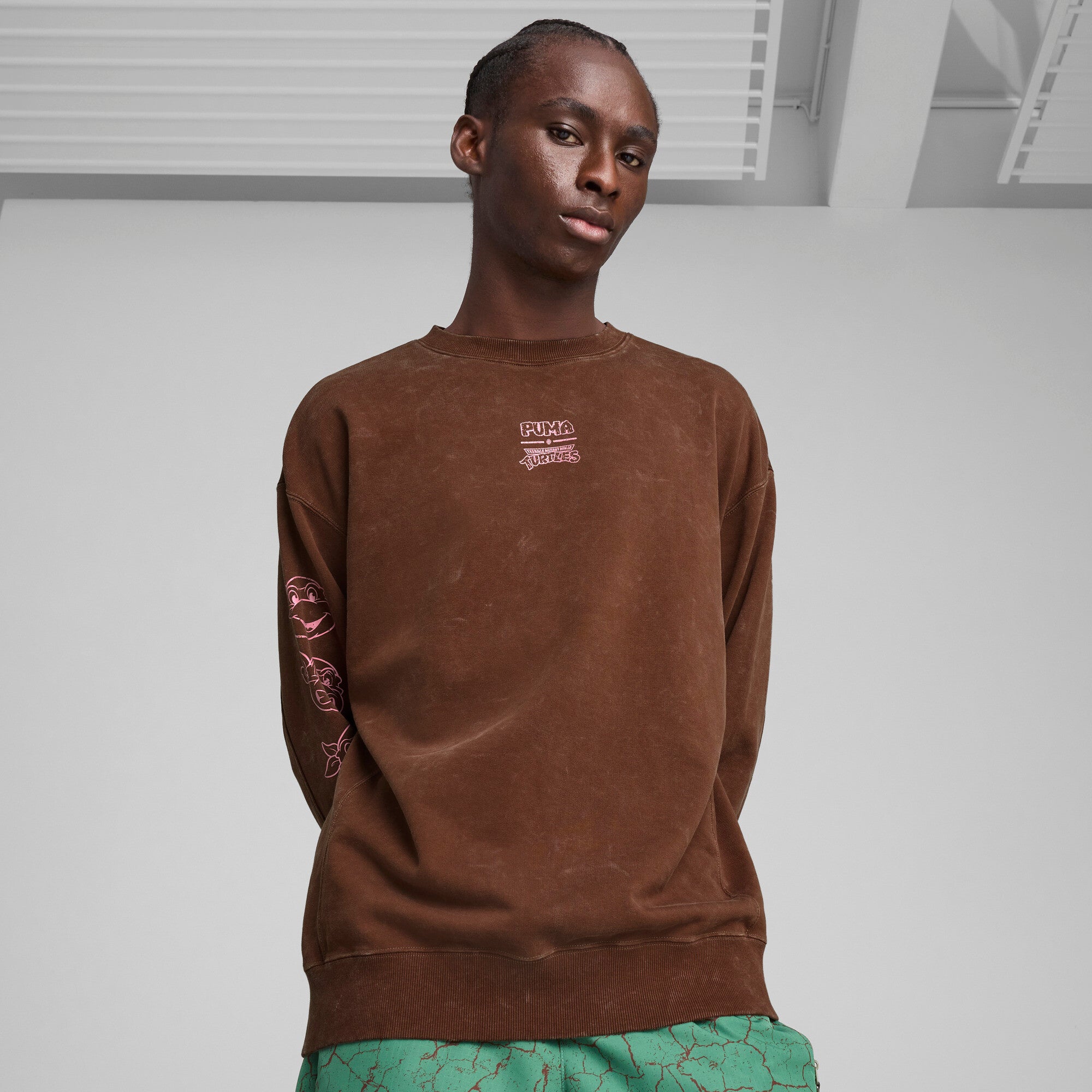 [630100-65] MENS PUMA X TMNT RELAXED GRAPHIC CREW TR