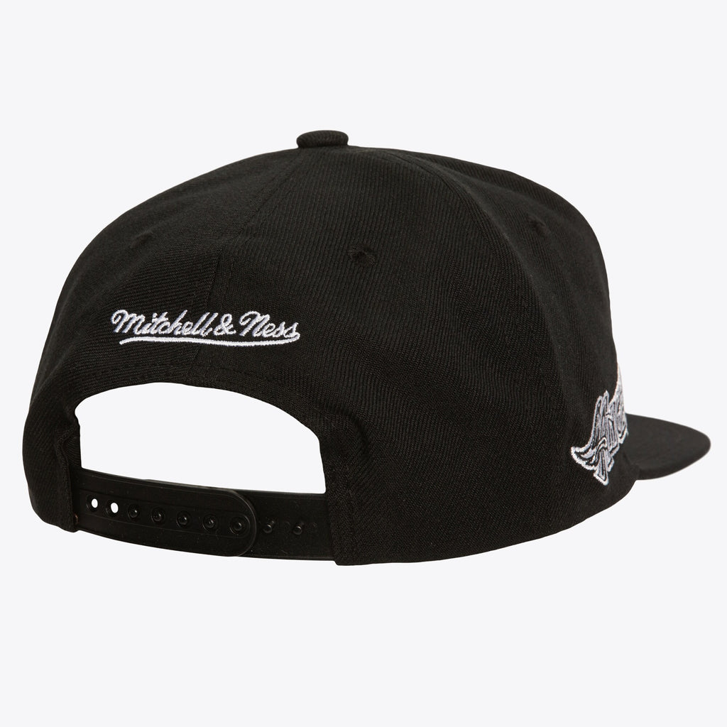 Mens Mitchell & Ness MLB EVERGREEN BLACK WHITE SNAPBACK COOP ANGELS