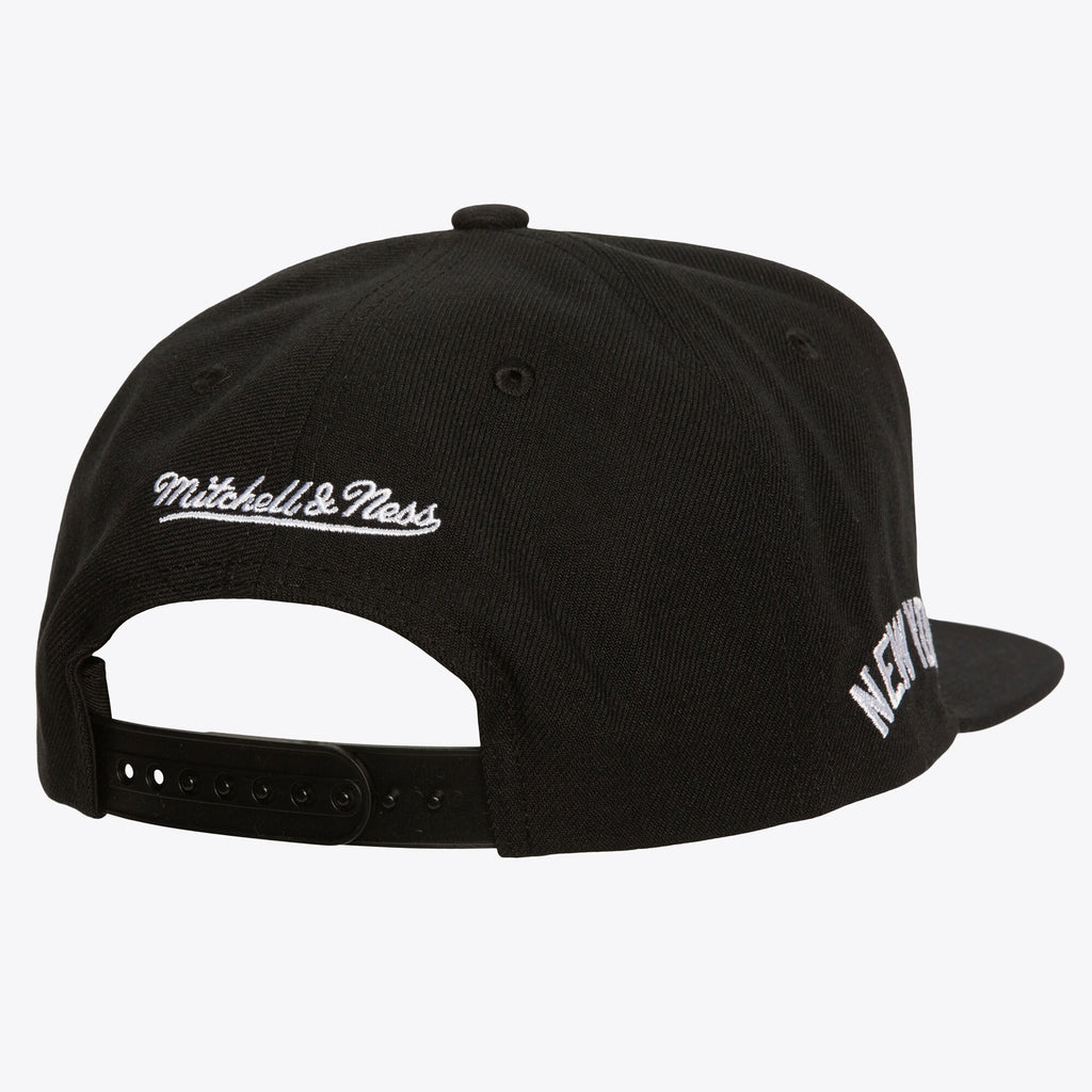 Mens Mitchell & Ness MLB EVERGREEN BLACK WHITE SNAPBACK YANKEES