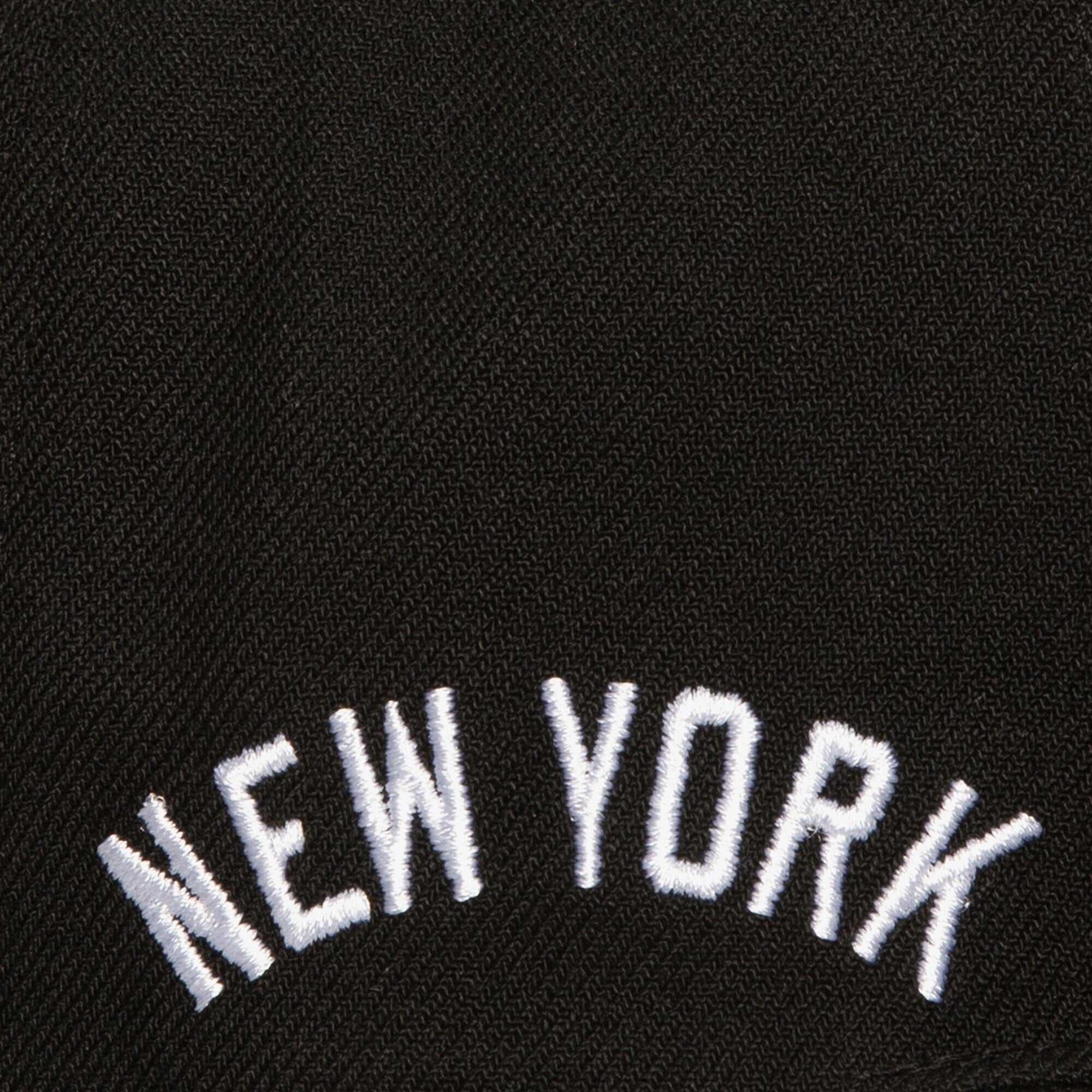 Mens Mitchell & Ness MLB EVERGREEN BLACK WHITE SNAPBACK YANKEES