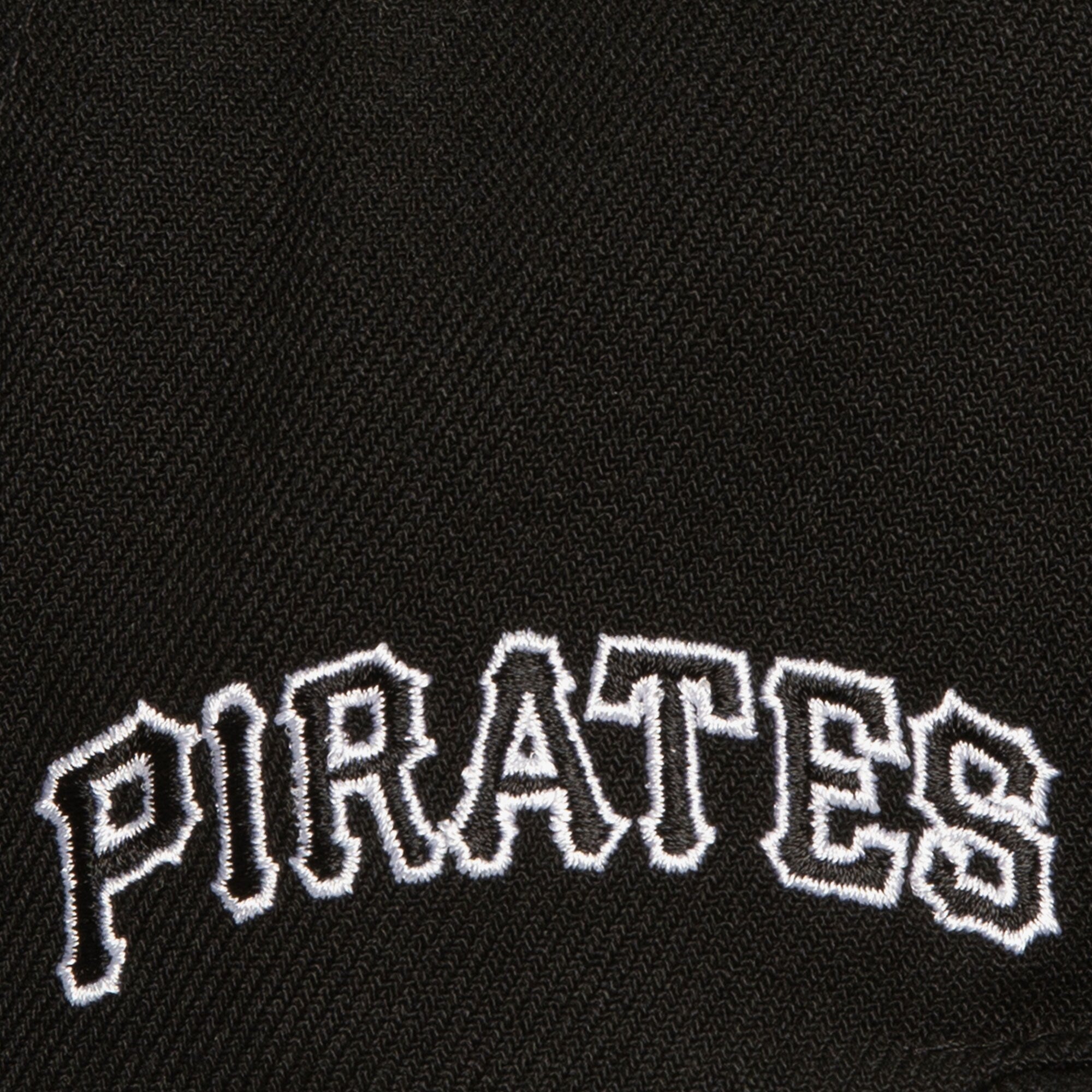 [HS8544-PPIBLCK] MENS MITCHELL & NESS MLB EVERGREEN BLACK WHITE SNAPBACK PIRATES