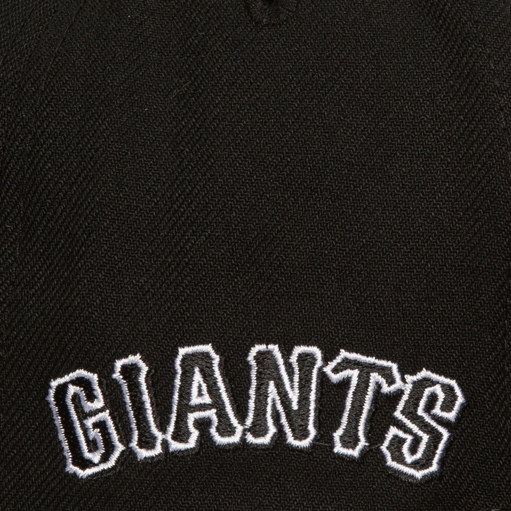 Mens Mitchell & Ness MLB EVERGREEN BLACK WHITE SNAPBACK GIANTS