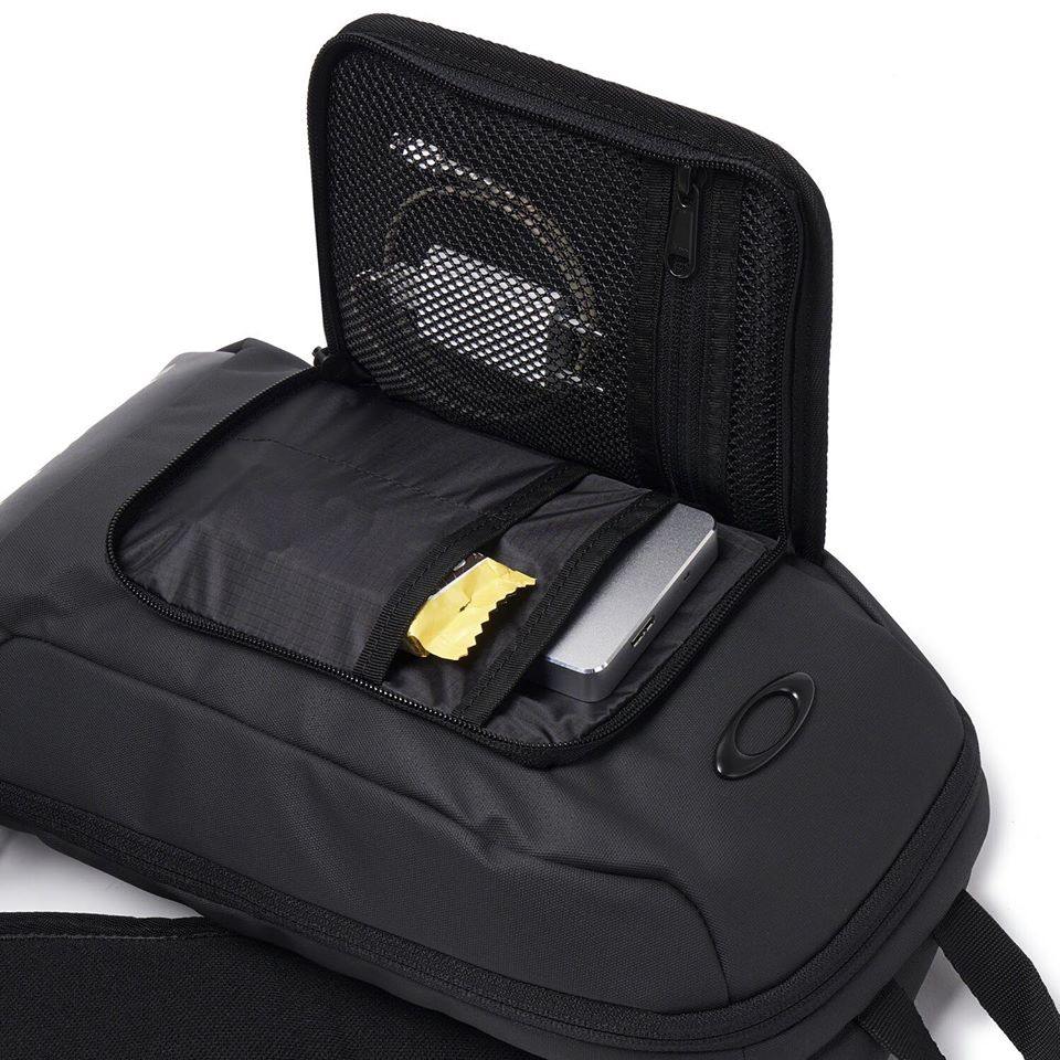 [921536-02E] Mens Oakley Training One Shoulder Bag - sneakAR