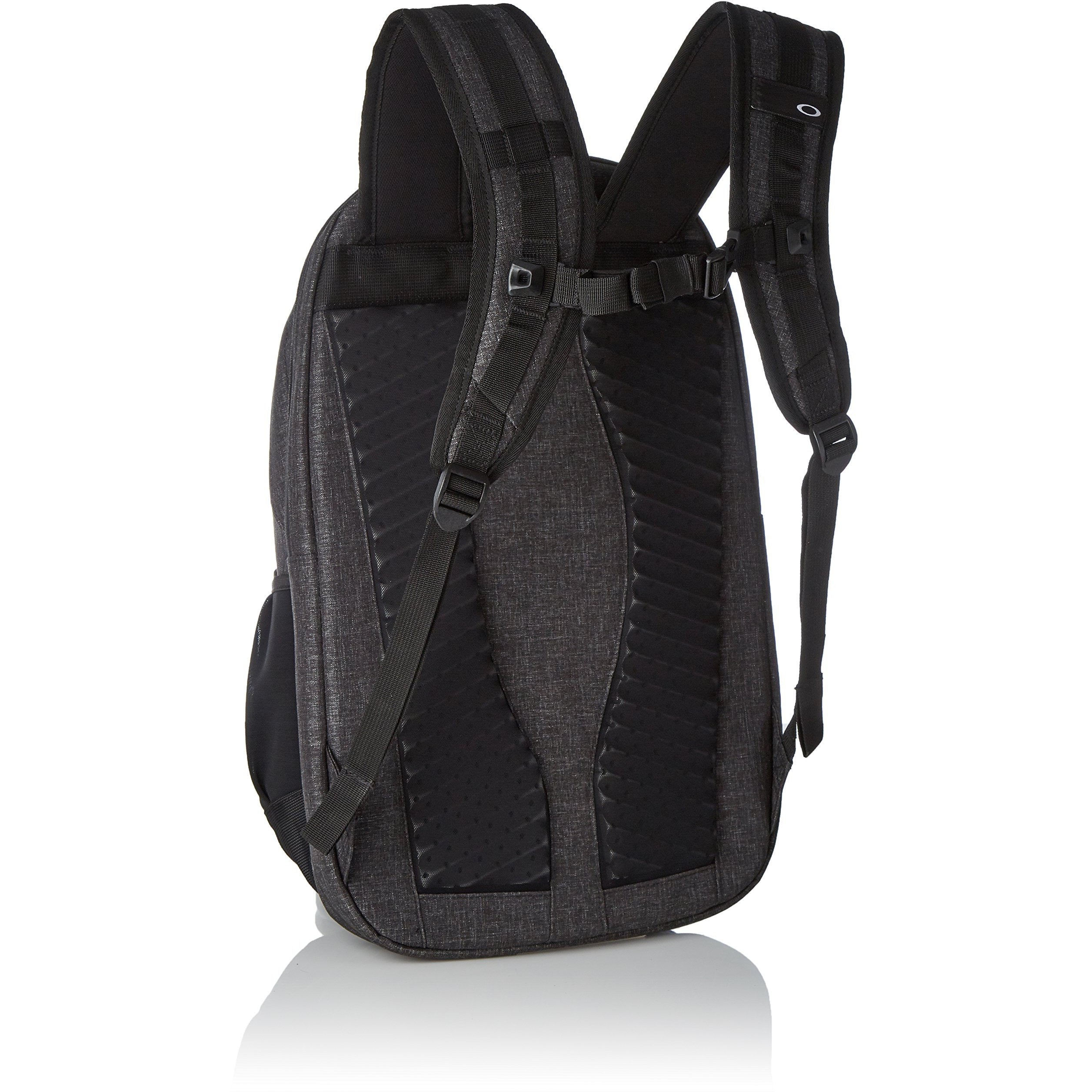 [92969-02E] Mens Oakley Voyage 2.0 22L Pack