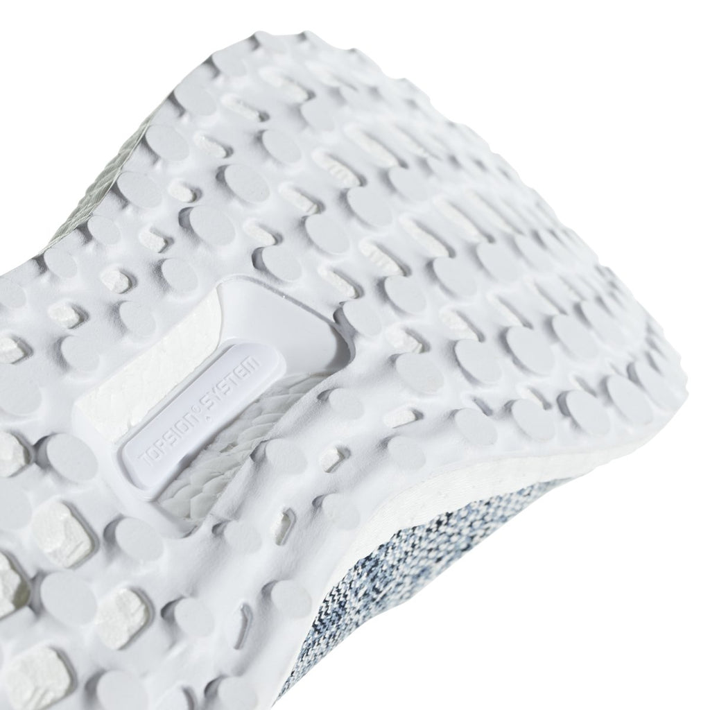[AC7590] UltraBOOST Uncaged Parley