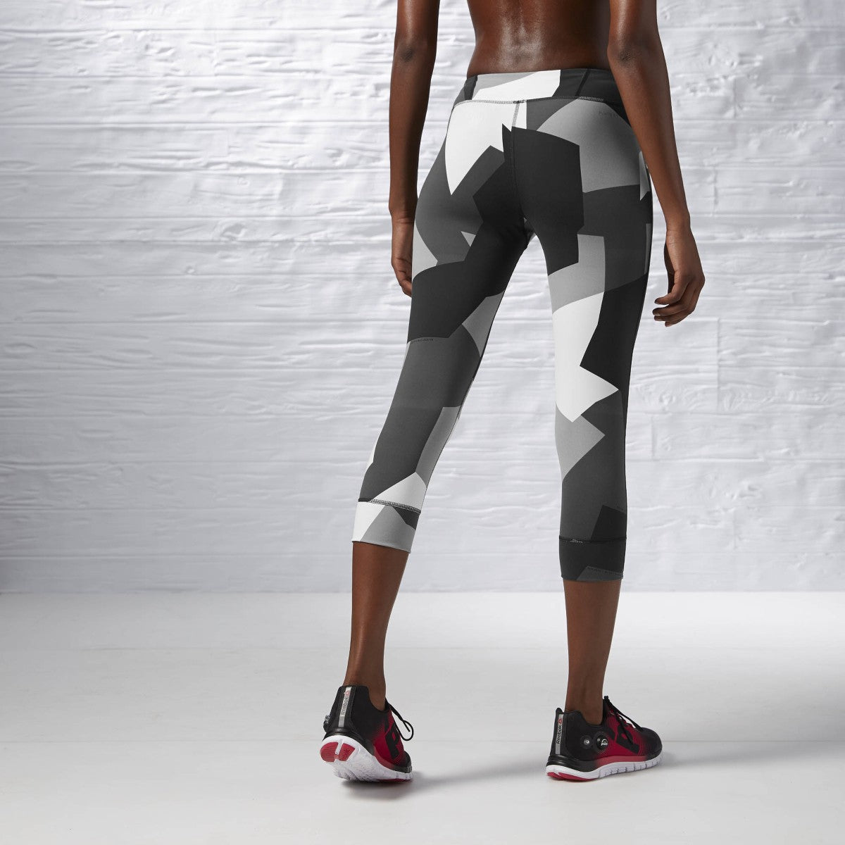 [AI6770] Womens Reebok One Series NYLUX Capri