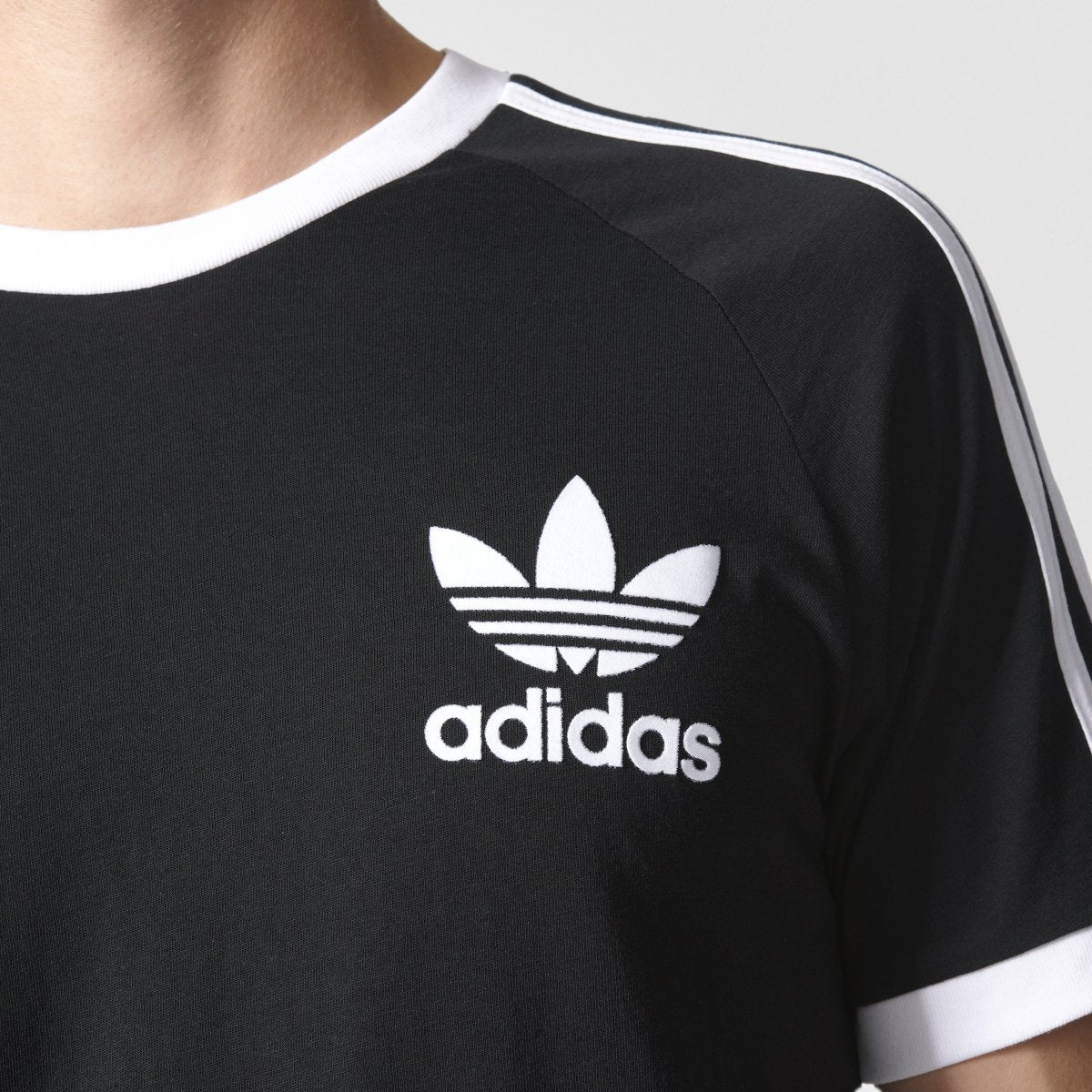 [AZ8127] Mens Adidas California Tee
