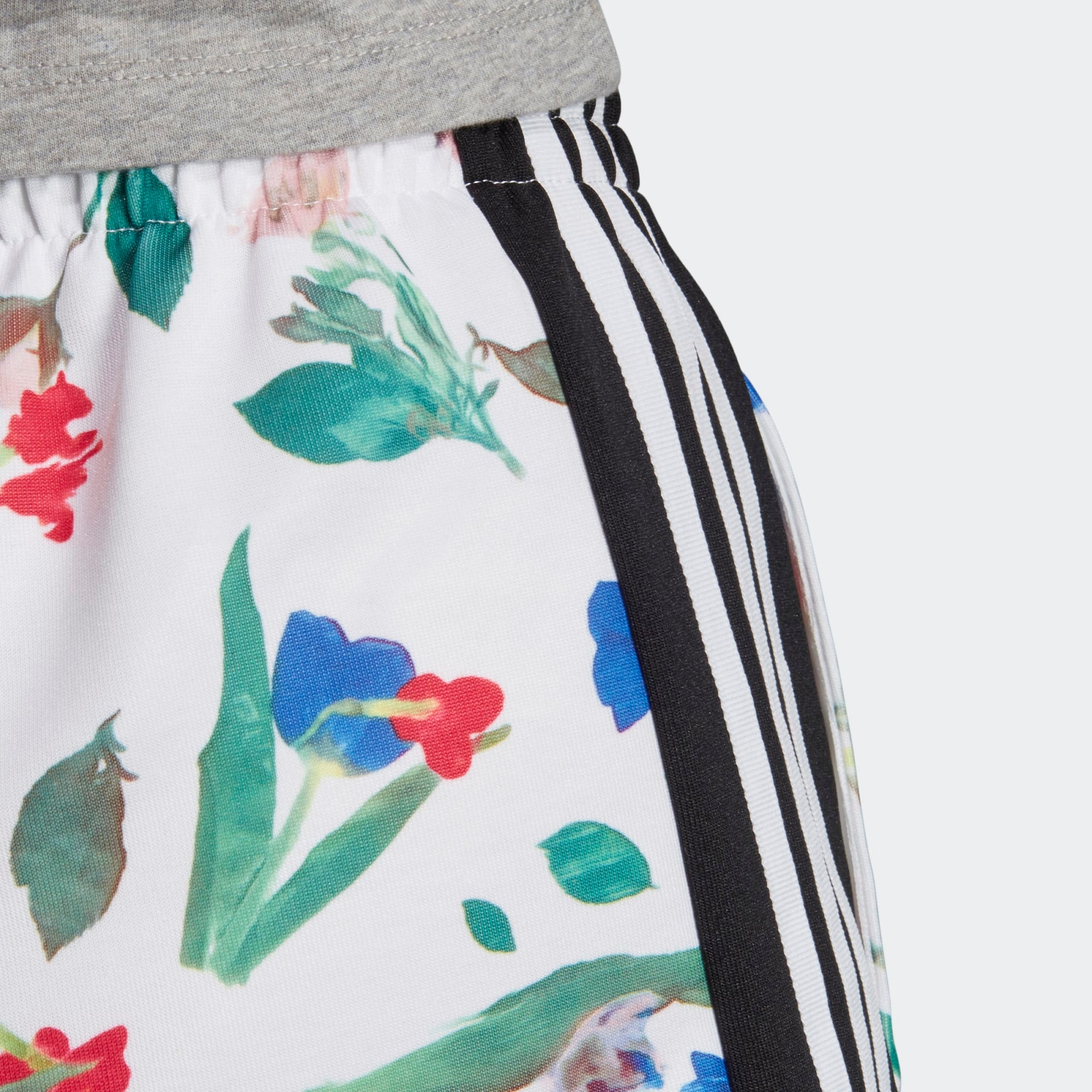 [ED4761] Womens Adidas Originals Allover Print Shorts