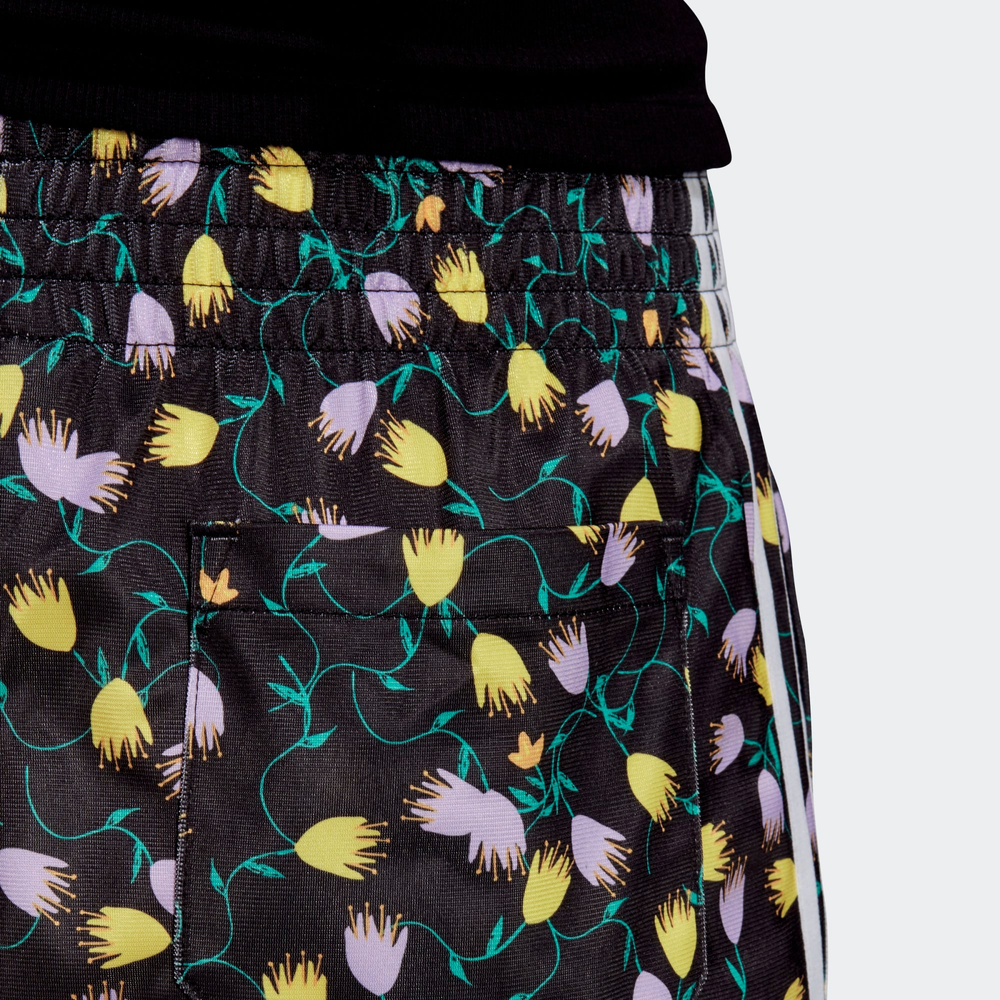 [FL4111] Womens Adidas Originals Allover Print Shorts