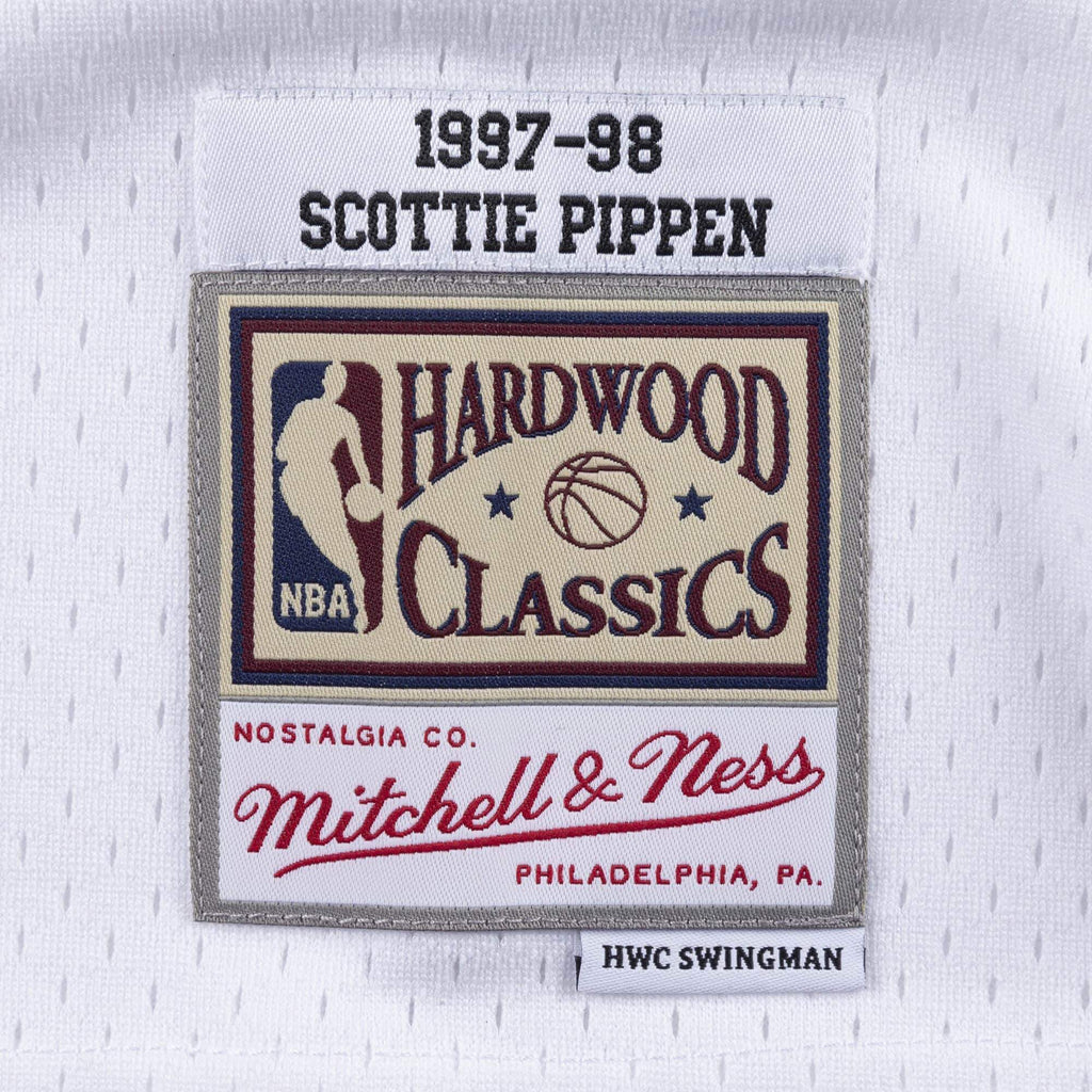 [BA84SL-CBU-W-C8O] Mens Mitchell & Ness NBA Swingman Jersey Bulls Scottie Pippen