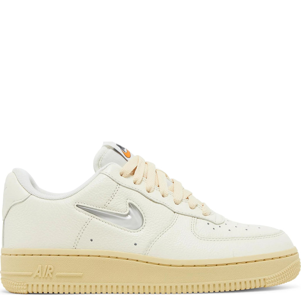 [DO9456-100] Womens Nike Air Force 1 Low '07 LX