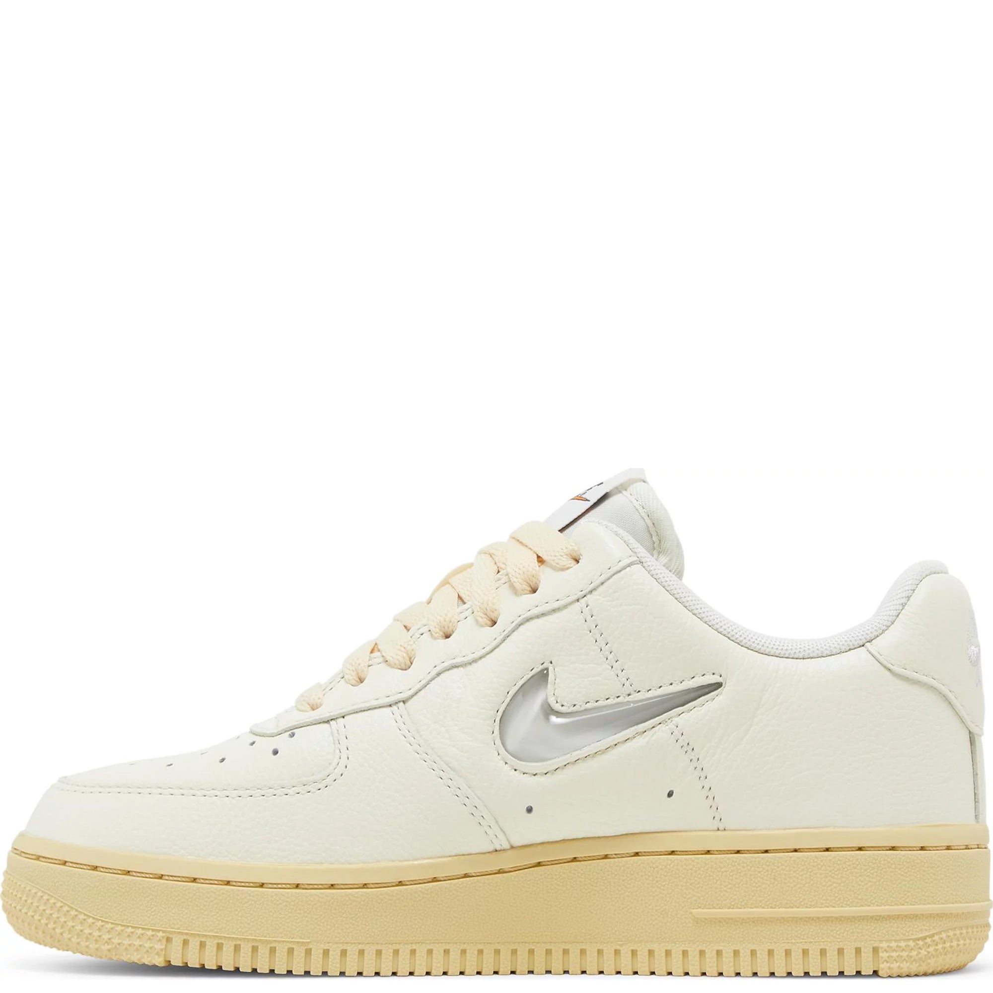 [DO9456-100] Womens Nike Air Force 1 Low '07 LX