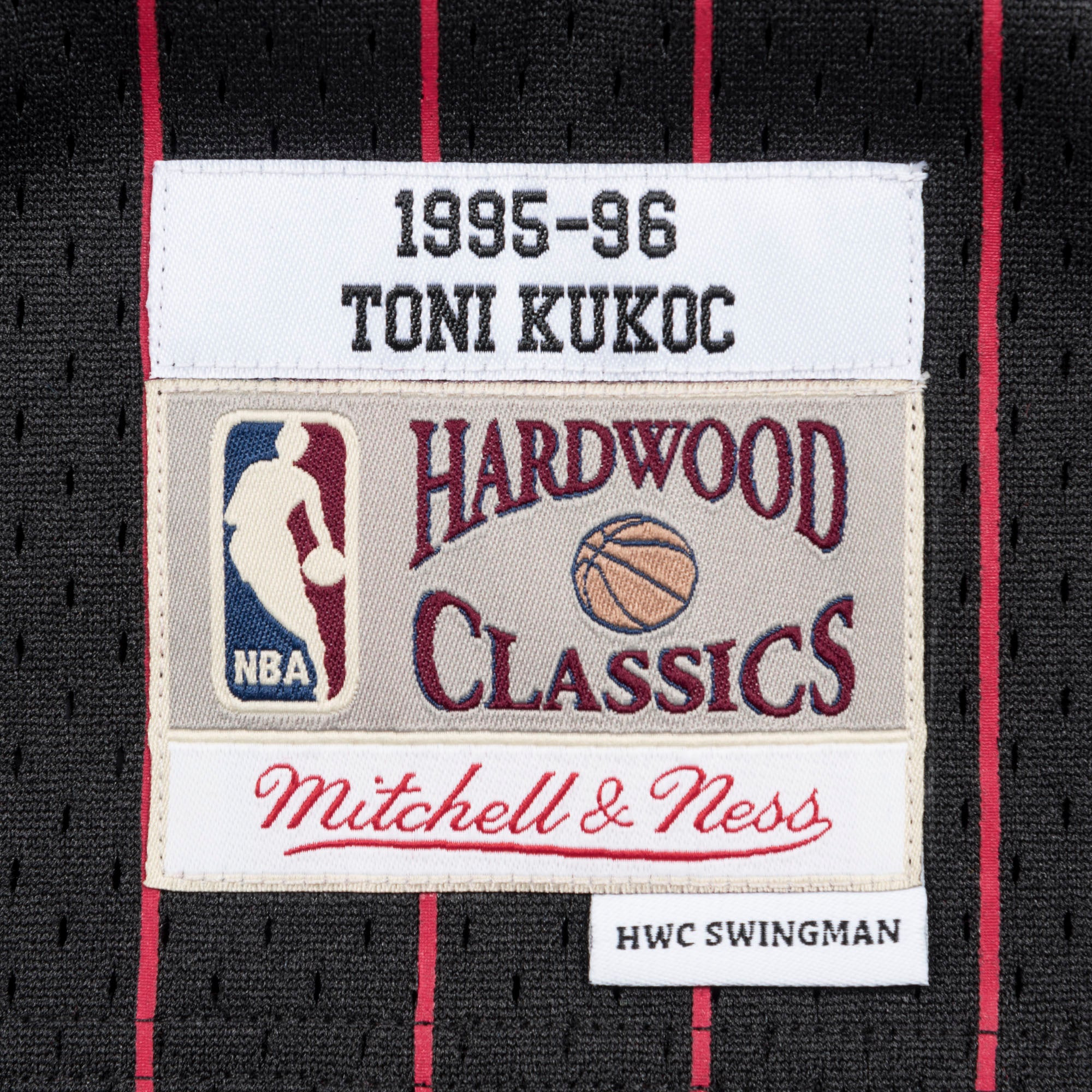Mens Mitchell & Ness NBA Swingman Jersey Bulls 95-96 Toni Kukoc