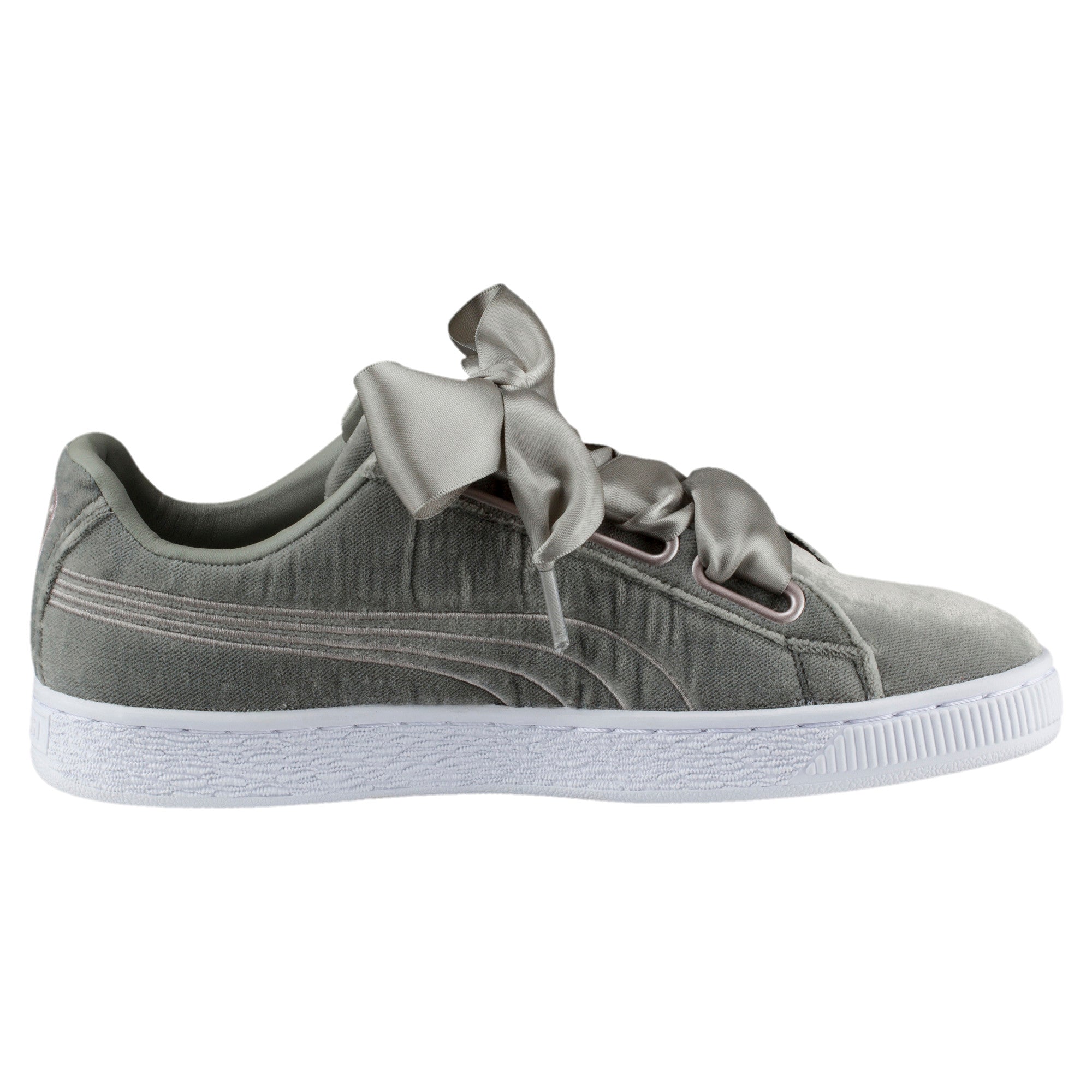 [366116-03] Womens Basket Heart Hyper Emb
