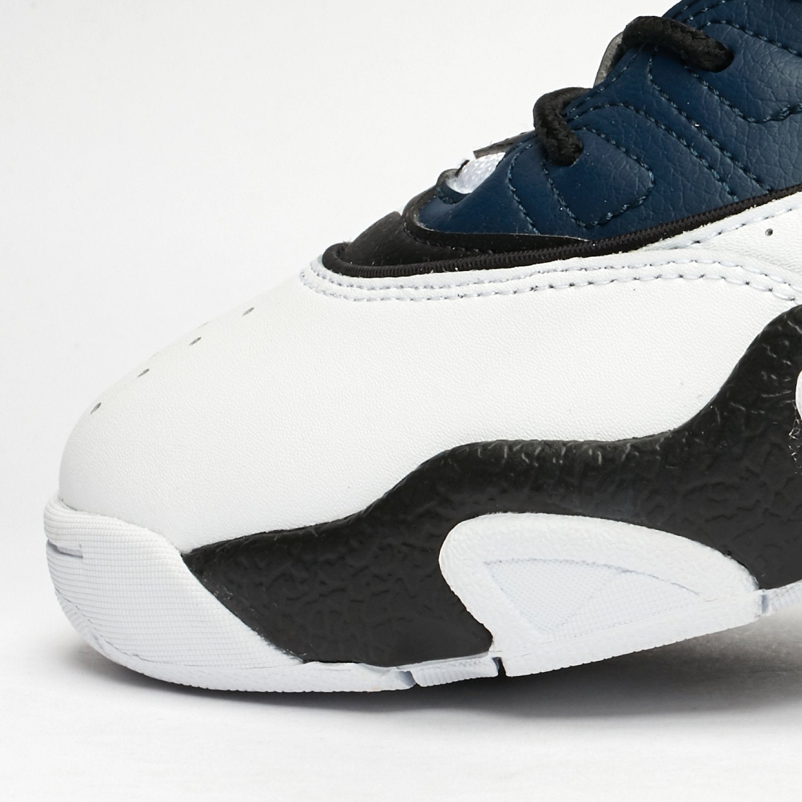 [EF8733] Mens Reebok Avant Guard