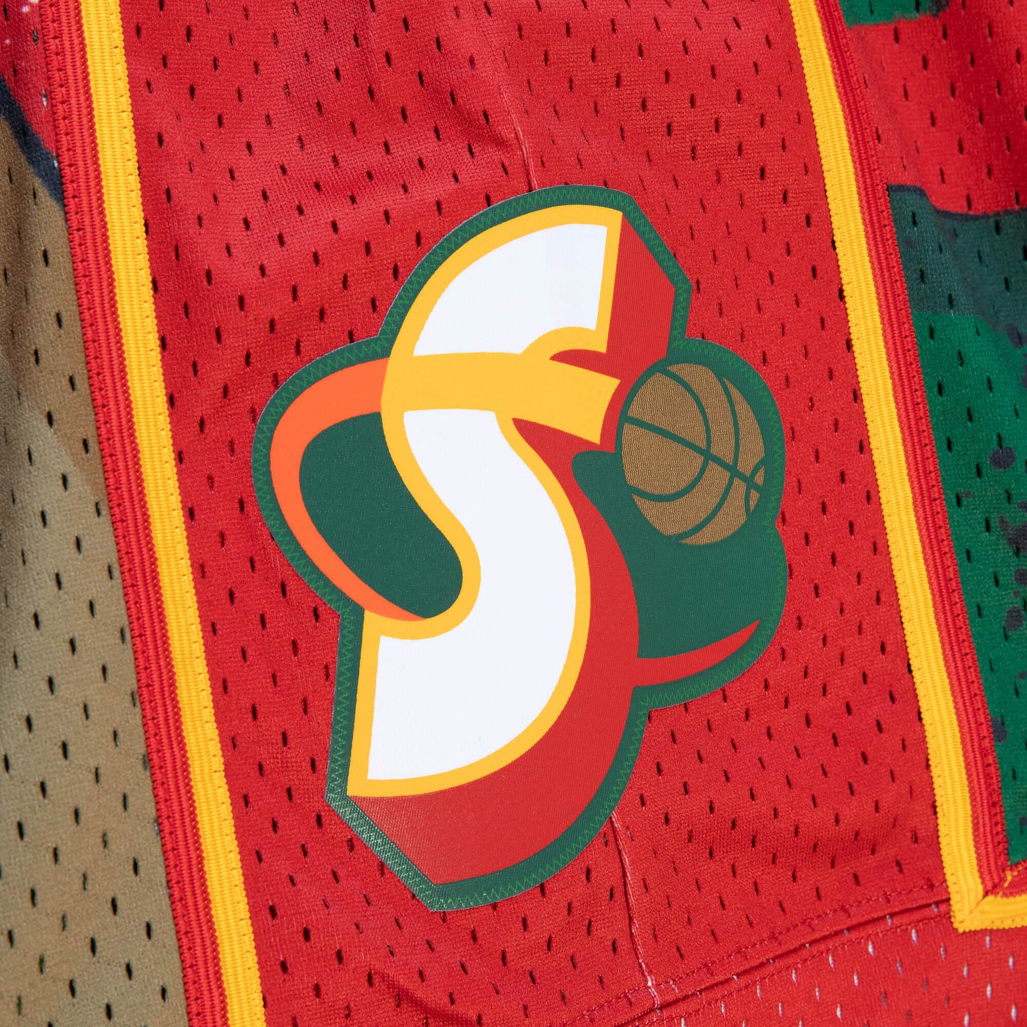 Mens Mitchell & Ness NBA HYPER HOOPS SWINGMAN SHORTS - SEATTLE SUPERSONICS 1995